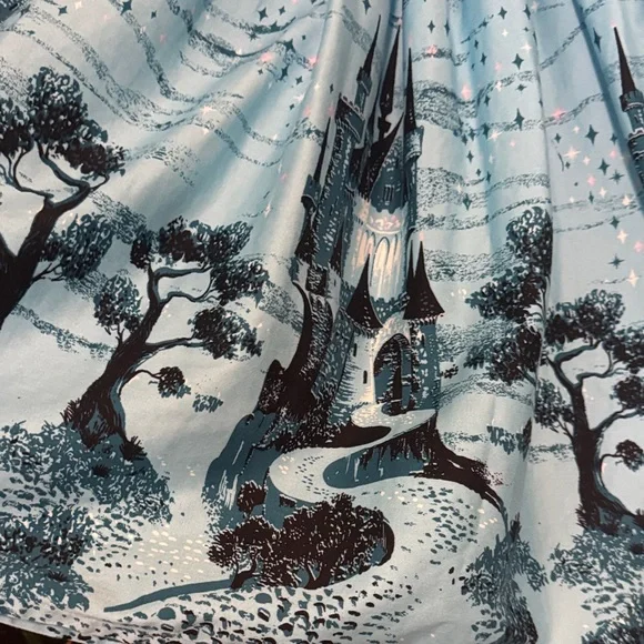 Pinup Couture Blue Castle Print Skirt - size M - Picture 3 of 4